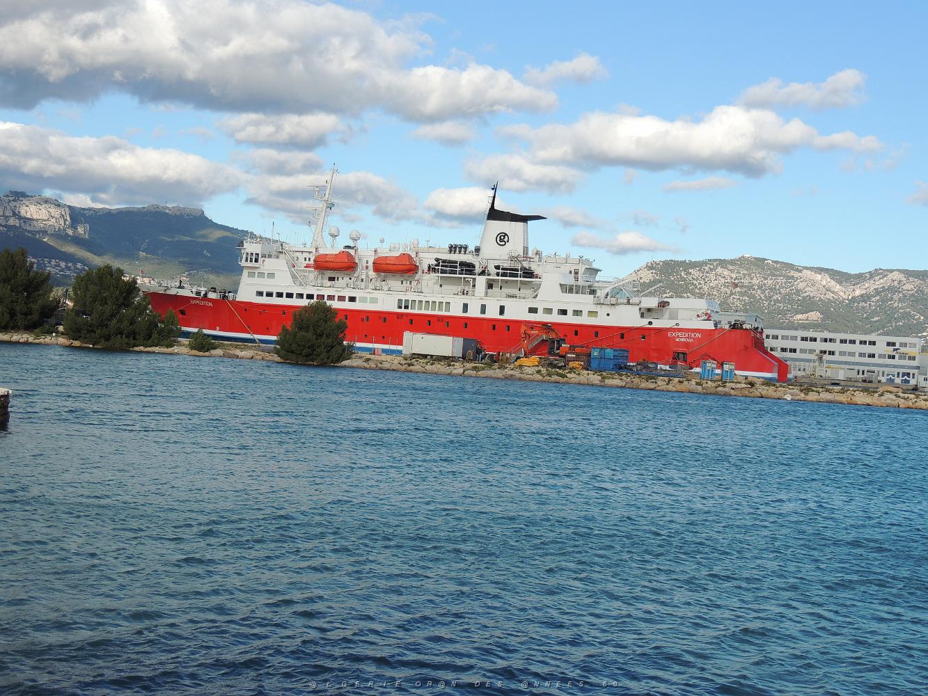 2 Bateau a quai .JPG -           